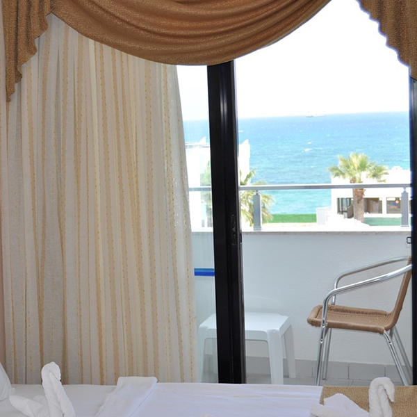 Deniz Manzaralı Oda görsel 3